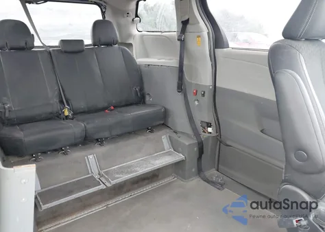 2014 Toyota Sienna Se 8 Passenger z USA, uszkodzony, nr VIN 5TDXK3DC6ES421515